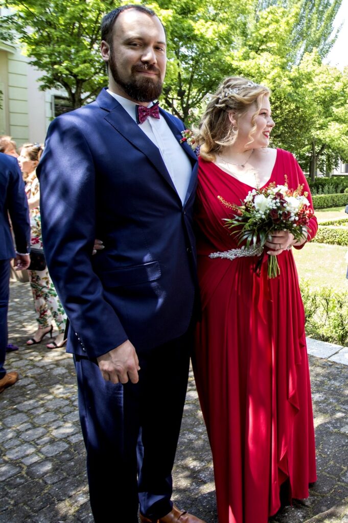 Jak wybrać sukienki plus size na ślub cywilny?