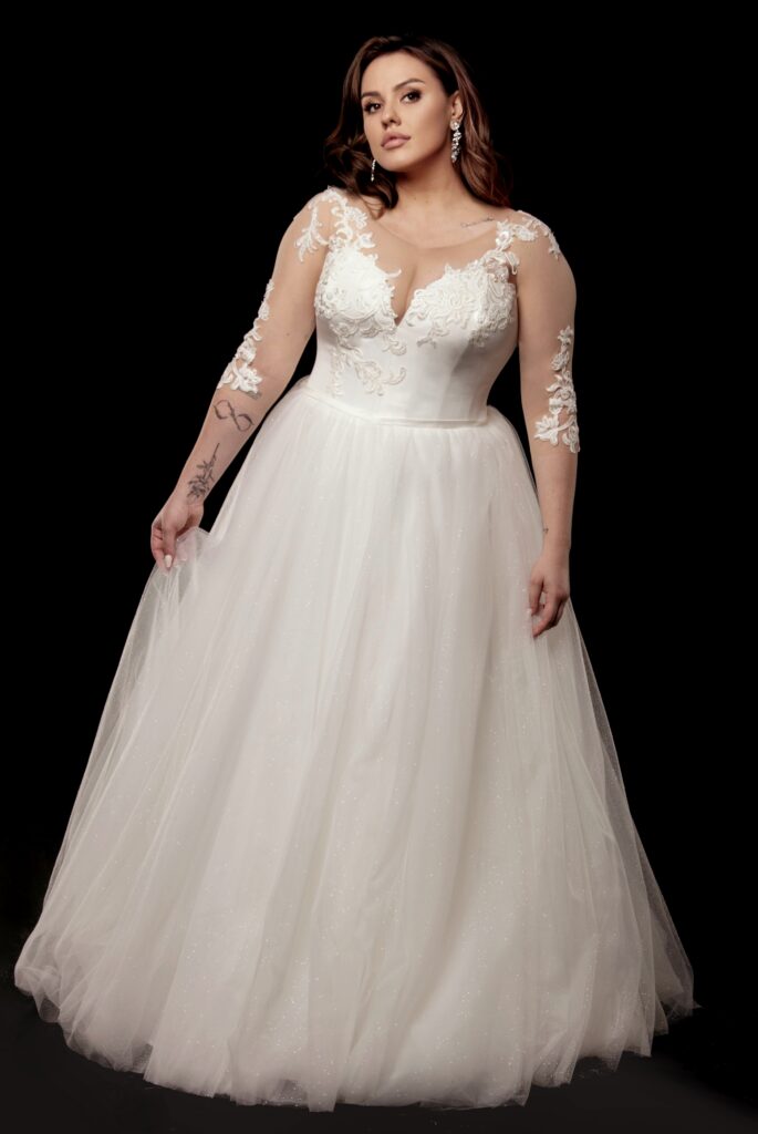 Model BEATRICE Gorset R Suknia Slubna Plus Size 4 685x1024 1
