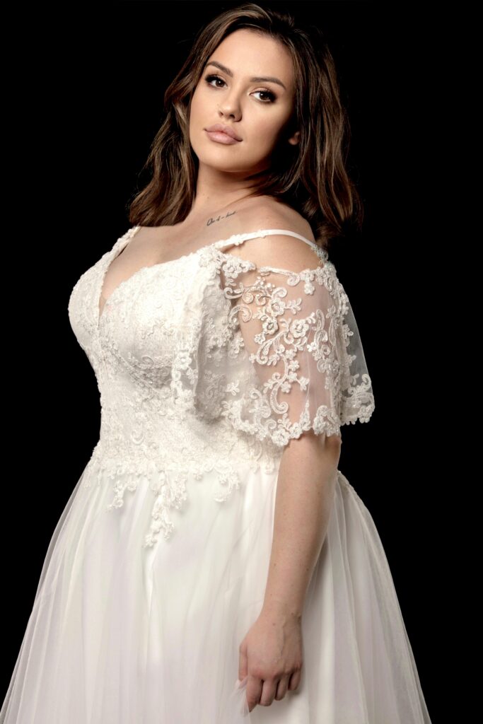 Model REBECCA Gorsert RFA Suknia Slubna Plus Size 4 683x1024 1
