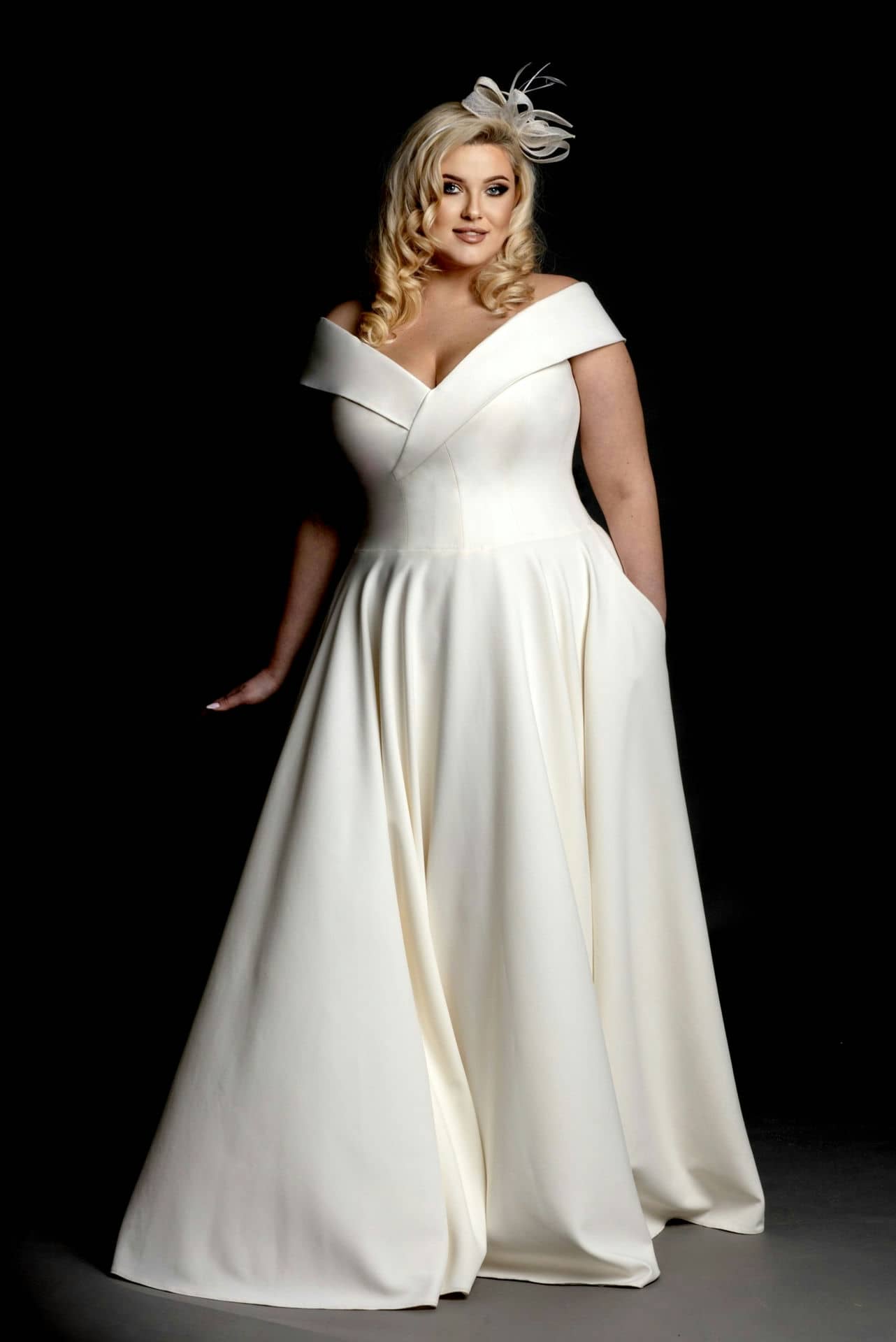 Model Audrey Gorset BR Suknia Slubna Plus Size 3006 V1 Scaled 1