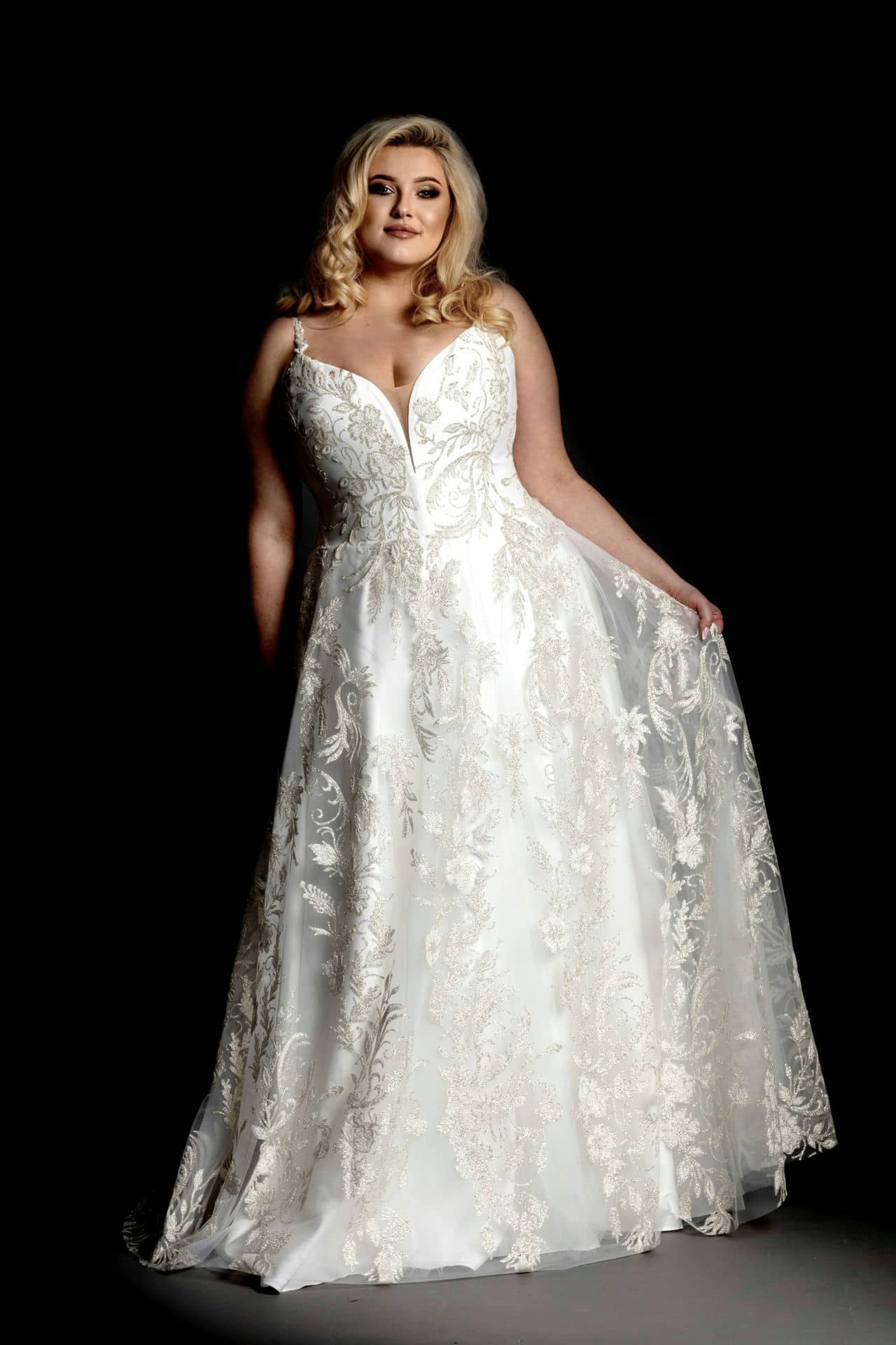 Model-Charlotte-gorset-BR-suknia-slubna-plus-size-3006_V3-scaled