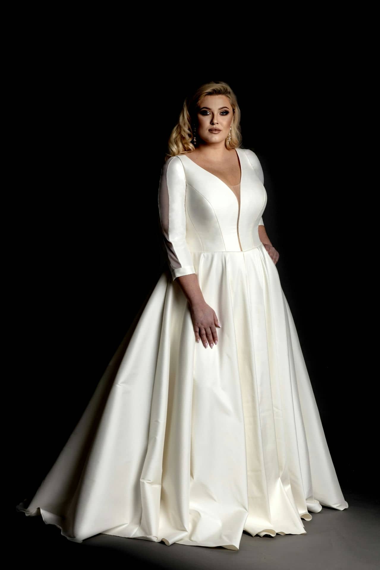 Model Ellie Gorset R Suknia Slubna Plus Size 3006 V3 Scaled 1
