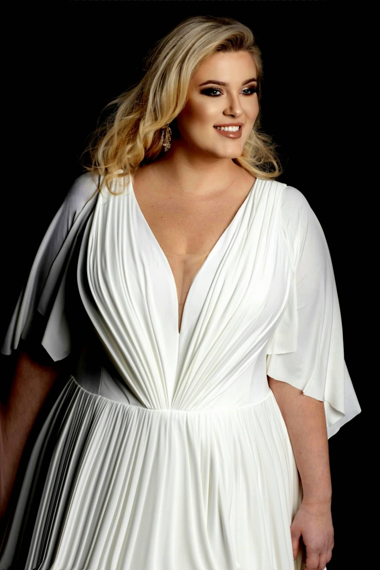 Model-Louise-gorset-FL-suknia-slubna-plus-size-3006_V3-scaled