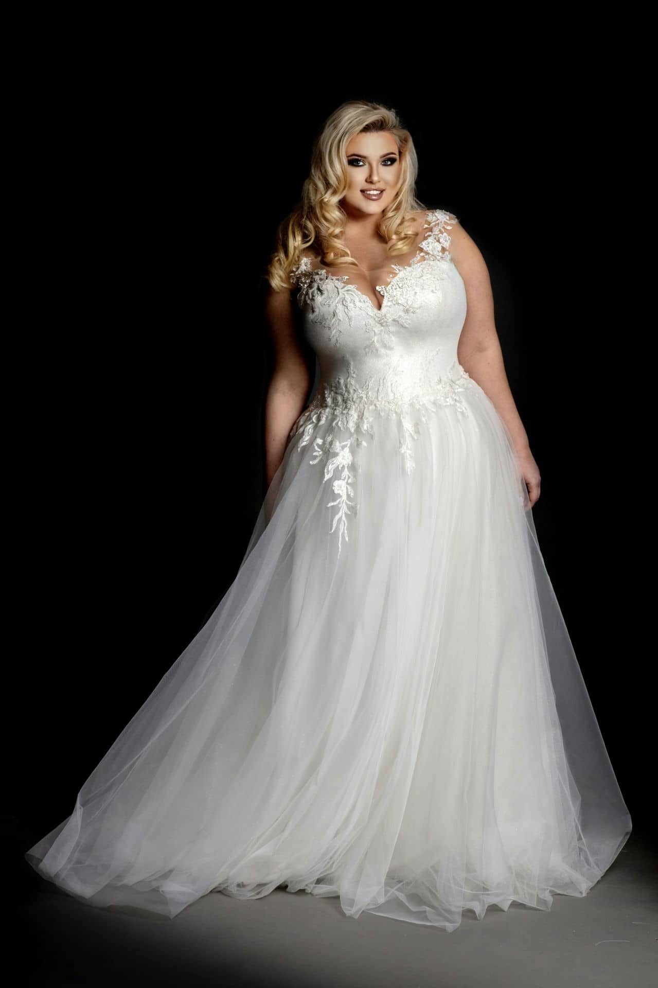 Model-Madison-gorset-BR-suknia-slubna-plus-size-3006_V2-scaled