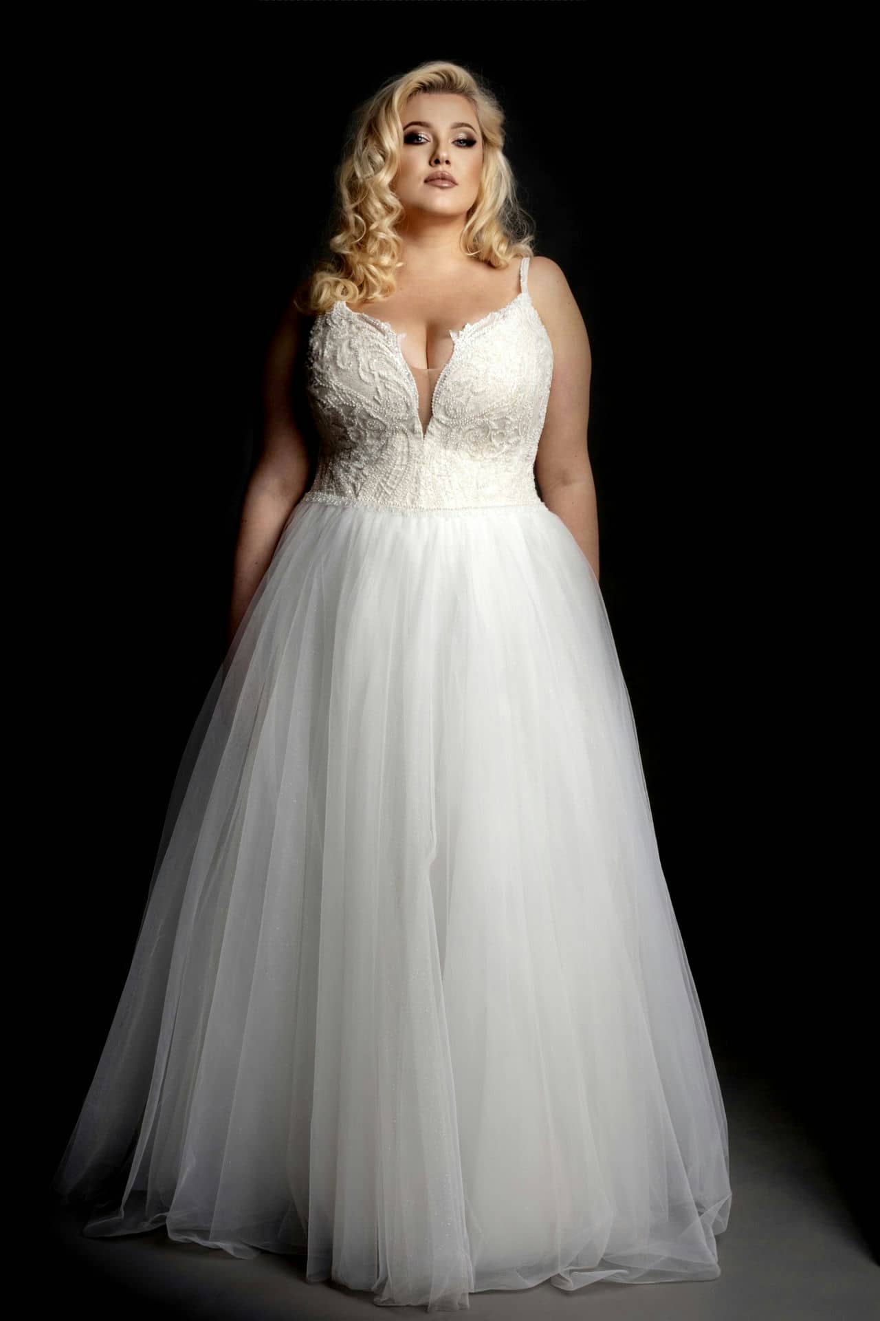 Model Sophie Gorset BR Suknia Slubna Plus Size 3006 V1 Scaled 1
